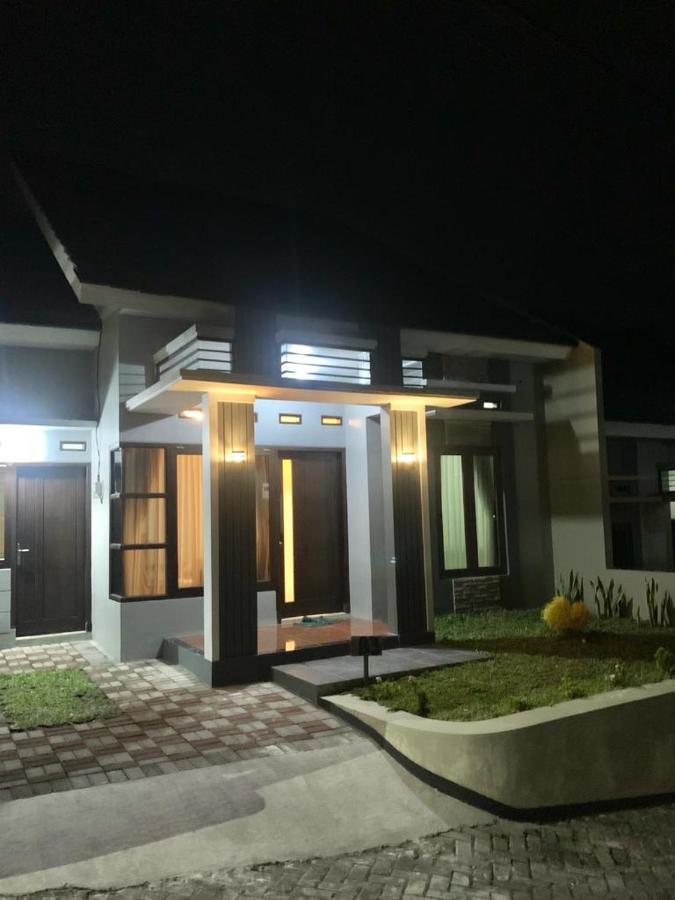 Guest House / Homestay Bukit Mutiara Residence Ngingas Екстер'єр фото